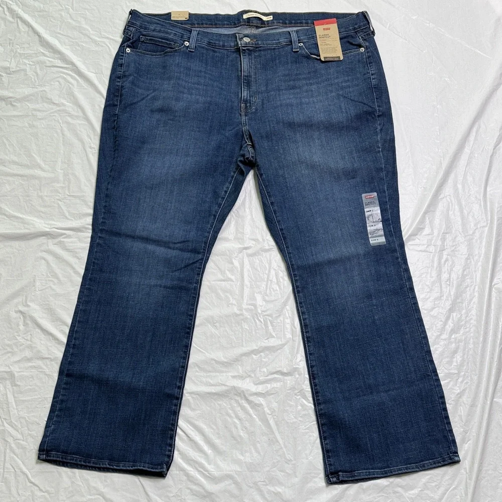 Levi's Women’s Classic Bootcut Indigo Jeans. 24W Short.New with Tags